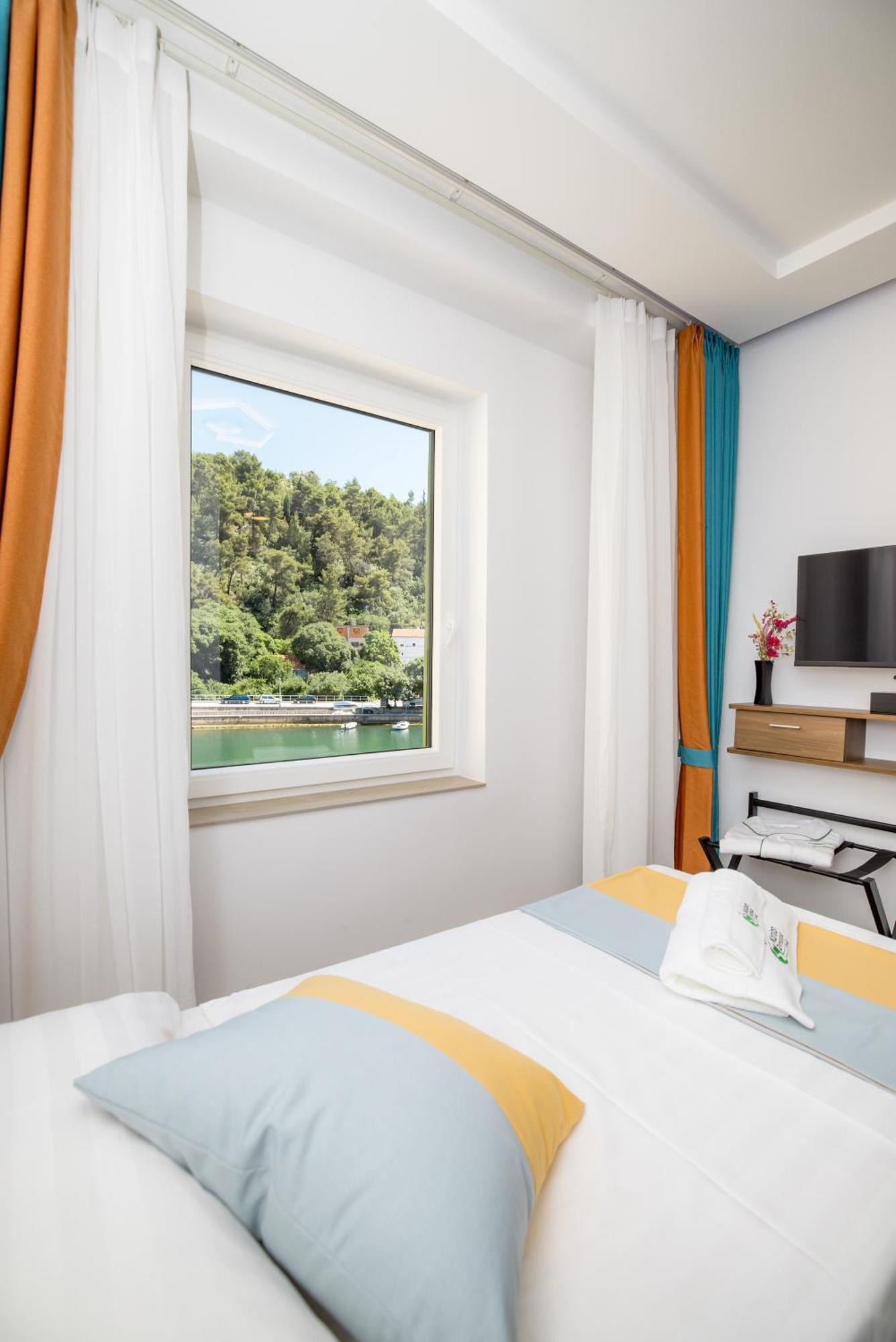 Hotel Kanjon Zrmanje โอเบรอควาซ ภายนอก รูปภาพ