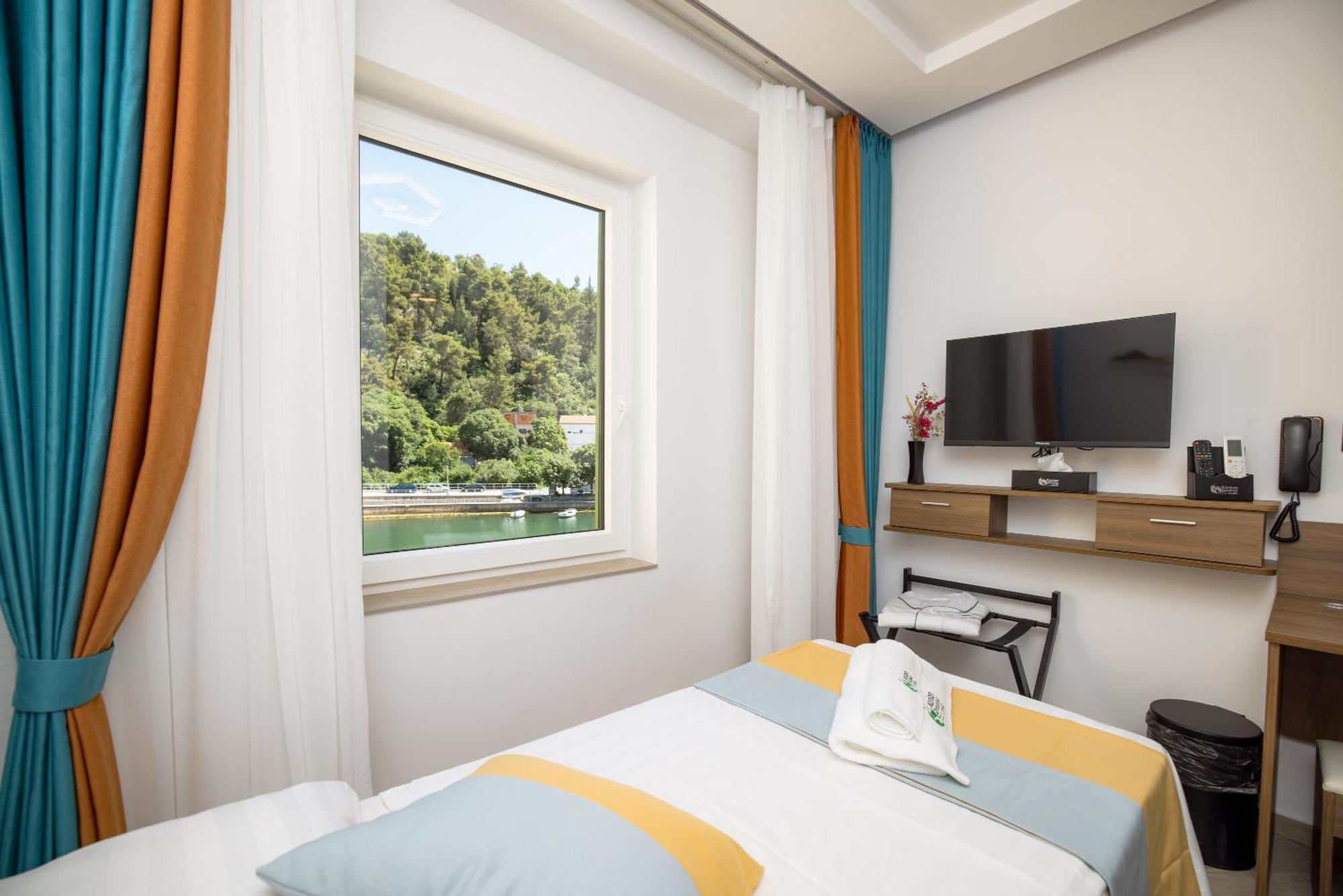 Hotel Kanjon Zrmanje โอเบรอควาซ ภายนอก รูปภาพ