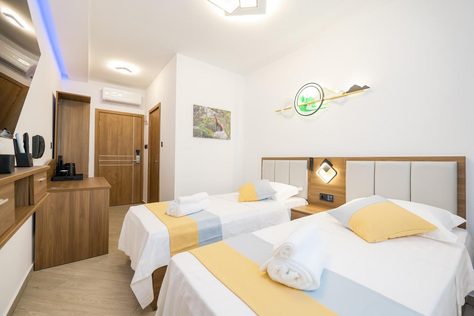 Hotel Kanjon Zrmanje โอเบรอควาซ ภายนอก รูปภาพ