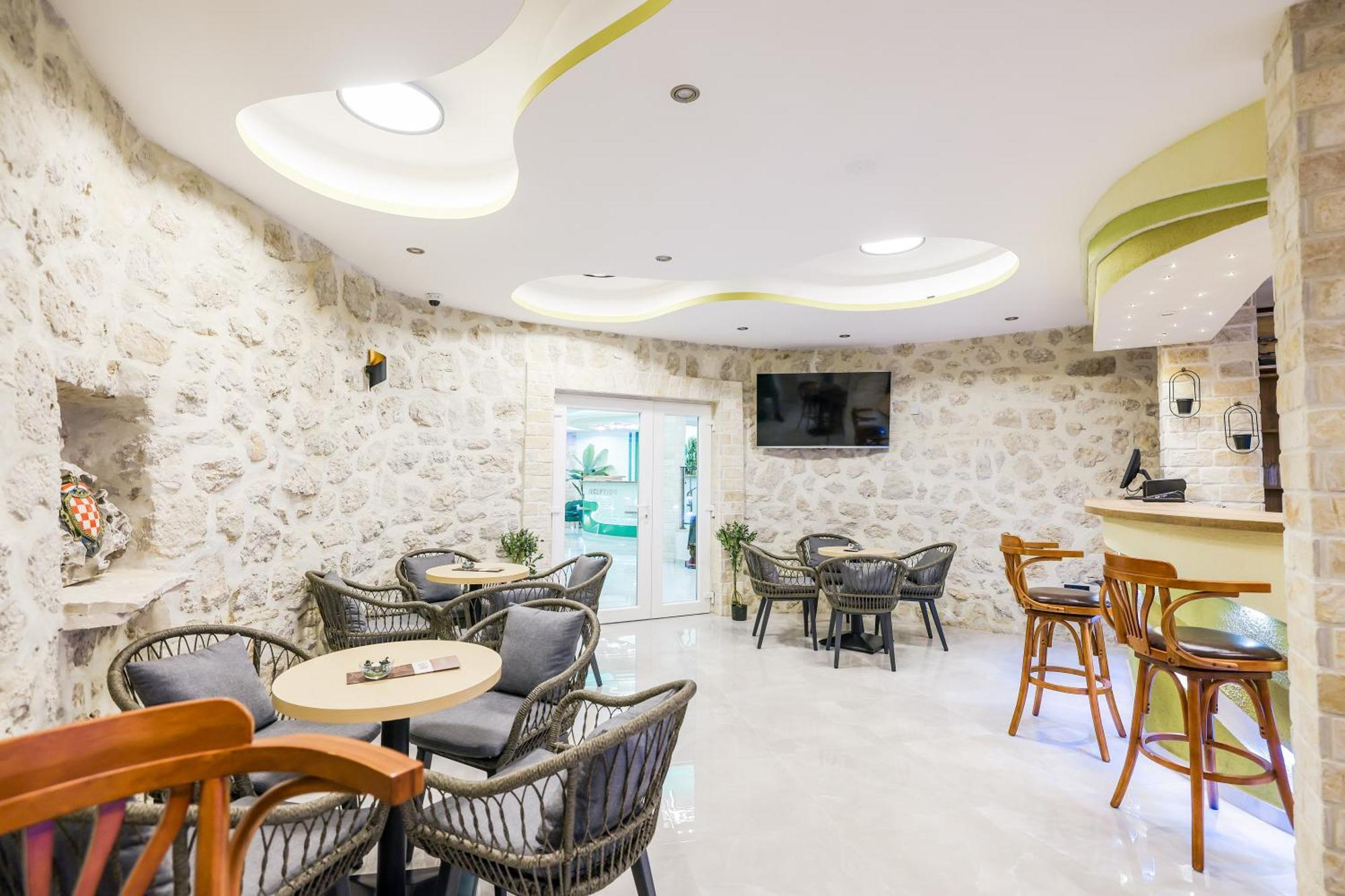 Hotel Kanjon Zrmanje โอเบรอควาซ ภายนอก รูปภาพ